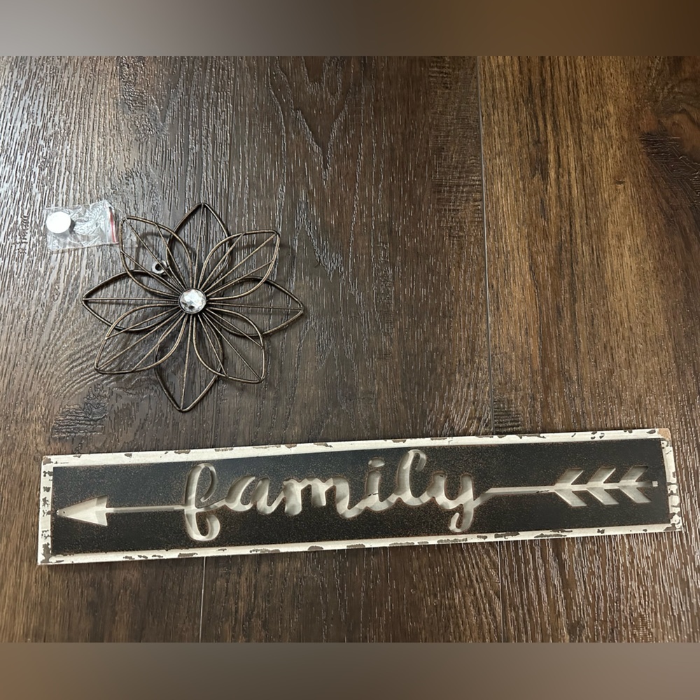 Rustic Family Wall Sign & Metal Flower Accent